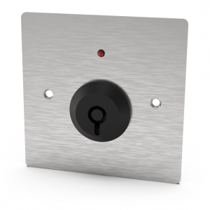 Svart brandkårslås monterad på rostfri borstad plåt.